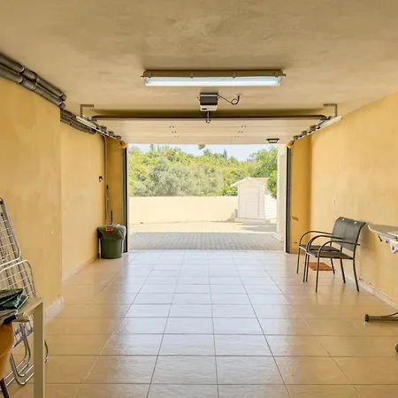 Elegant With Pool Near Carvoeiro بيت للعطل Estômbar