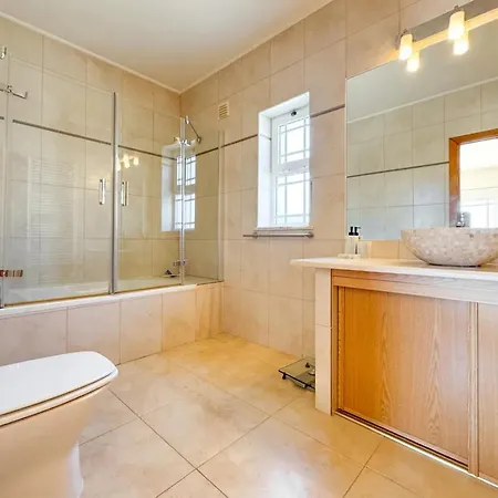 Elegant With Pool Near Carvoeiro بيت للعطل Estômbar